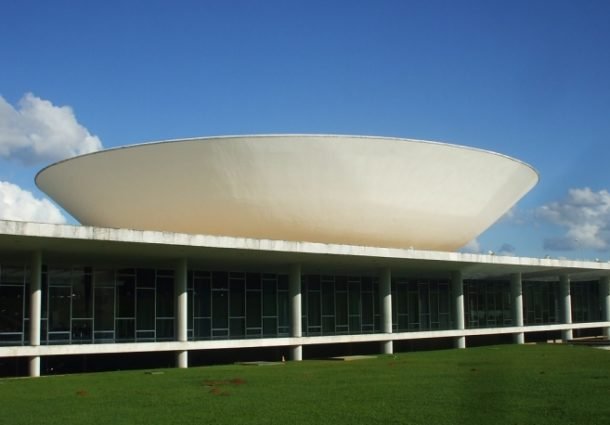 Modelo Institucional : Esse é o nosso maior problema | Por Germano Rigotto