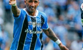 TÁ LÁ A MACACA ESTENDIDA NA PONTE | Por Carlos Josias