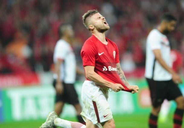 A NOITE EM QUE O TIME APOIOU A TORCIDA | Por Ricardo Soletti