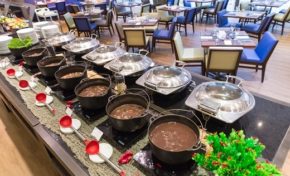 Feijoada é a atração de todas as sextas-feiras no Novotel Três Figueiras Porto Alegre | Por Edith Auler