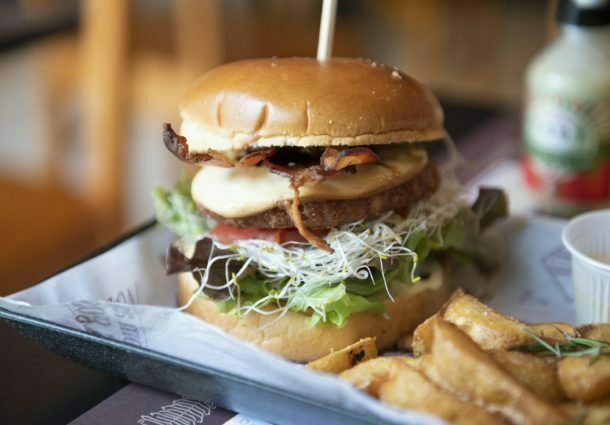 Mark Hamburgueria inaugura sede no bairro Auxiliadora﻿