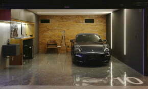 As garagens americanas contam com fechamento individual por cortinas metálicas elétricas ﻿