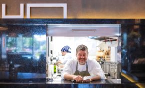 Mesa de Natal no UM Bar&Cozinha do BarraShoppingSul traz memórias afetivas neste fim de ano