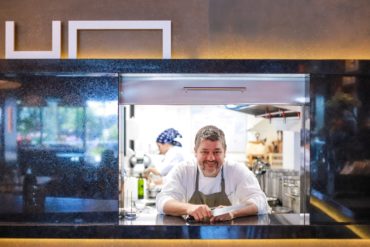 Mesa de Natal no UM Bar&Cozinha do BarraShoppingSul traz memórias afetivas neste fim de ano