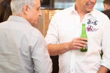Troca-se cafés e cervejas por brinquedos