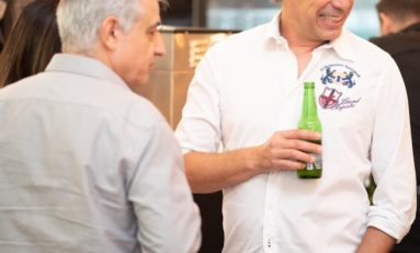 Troca-se cafés e cervejas por brinquedos