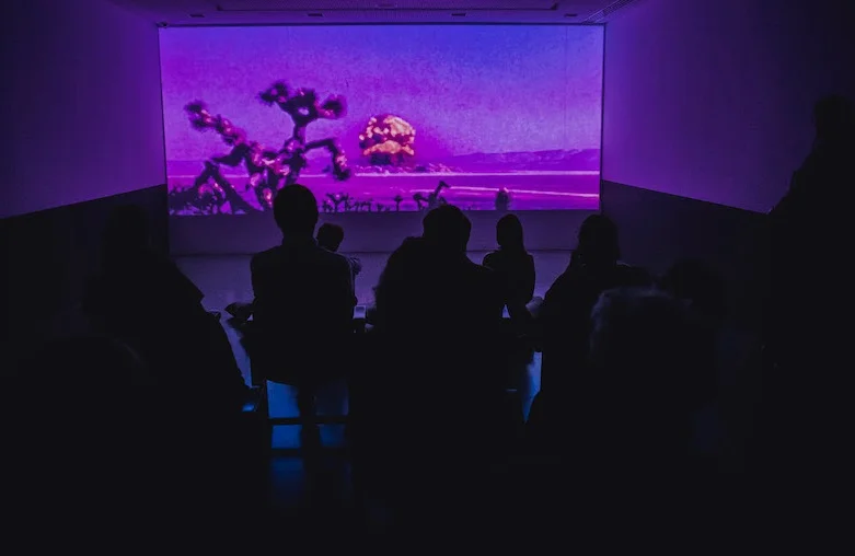 Exposição Antes do Azul, de Romy Pocztaruk, está em cartaz no Instituto Ling até março