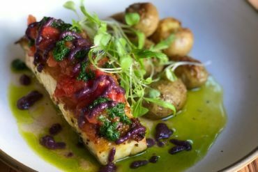 Série de jantares no UM Bar&Cozinha BarraShoppingSul homenageia o mês da mulher