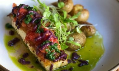 Série de jantares no UM Bar&Cozinha BarraShoppingSul homenageia o mês da mulher