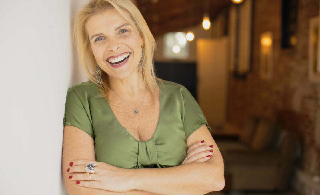 Débora Tessler se reposiciona no mercado e lança sistema vivo em comunicação