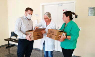 Colaboradores de indústria gaúcha doam doces a profissionais da saúde em hospitais da capital e interior