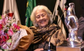 Instituto Ling promove aula de poesia on-line e gratuita em homenagem à escritora Adélia Prado