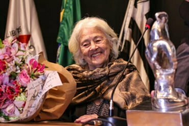 Instituto Ling promove aula de poesia on-line e gratuita em homenagem à escritora Adélia Prado