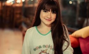  Influenciadora digital Alice Baltezam lança coleção de pijamas