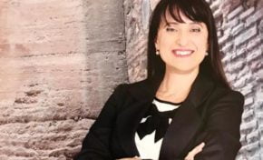 Jornalista Andreia Salles lança o livro A Gôndola Vermelha