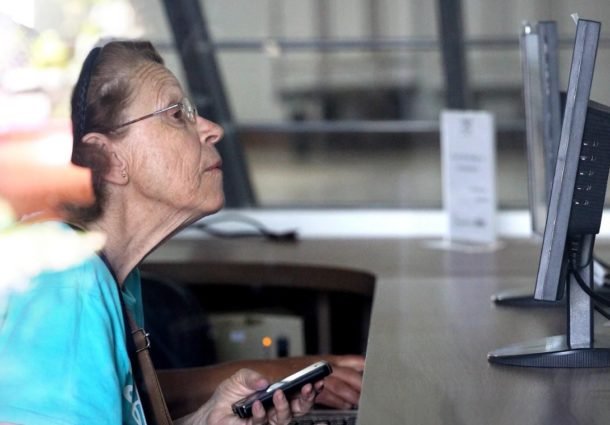 Idosos têm opções semanais de lives com desafios e jogos