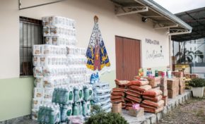 Centro Social Pe. Pedro Leonardi arrecada máscaras, álcool em gel e líquido 70%, luvas e material de limpeza e higiene para famílias da Restinga