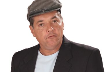 André Damasceno faz apresentação na CLAQ do Poa Comedy Club   