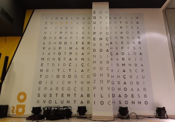 DU99 expõe ações sociais no Moinhos Shopping