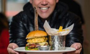 Hard Rock Cafe Gramado lança novo Hambúrguer Gaúcho no dia 20 de Setembro 