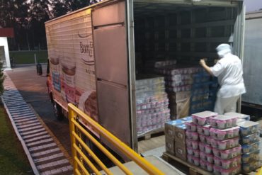 Empresa doa mais de 3 toneladas em doces de festas para onze entidades gaúchas que atendem crianças e adolescentes