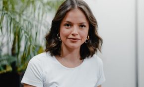 Agatha Moreira esbanja simpatia em seletiva de modelos e talentos em Porto Alegre