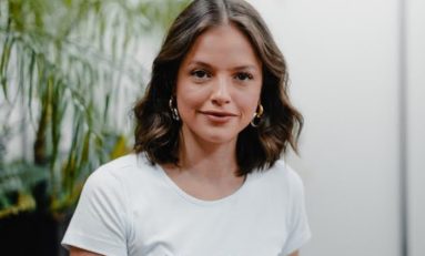 Agatha Moreira esbanja simpatia em seletiva de modelos e talentos em Porto Alegre