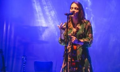 Júlia Reis vence o 13º Festival da Canção Aliança Francesa