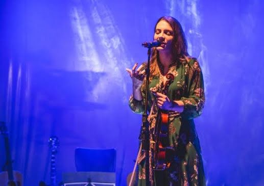Júlia Reis vence o 13º Festival da Canção Aliança Francesa