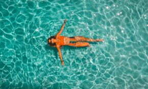 5 dicas para quem quer manter a saúde do couro cabeludo e a beleza dos fios durante os dias de calor