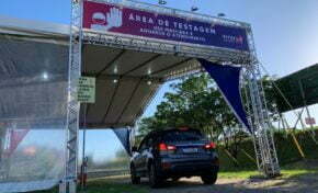 “Pitstop” de testagem de COVID-19 em Porto Alegre busca evitar contágios no Ano Novo