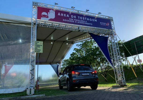 “Pitstop” de testagem de COVID-19 em Porto Alegre busca evitar contágios no Ano Novo