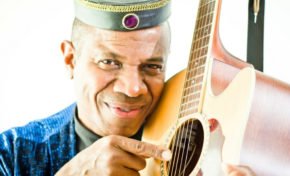 Referência do violão, Mestre Robson Miguel faz show híbrido no Instituto Ling neste sábado, dia 20