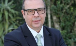 Colunista Eduardo Bins Ely morre aos 61 anos em Porto Alegre