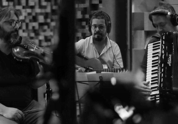 Vagner Cunha, Bebê Kramer e Paulinho Fagundes lançam o disco YbY