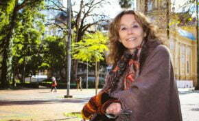 Exposição pioneira leva homenagem a Porto Alegre para viagens do Trensurb