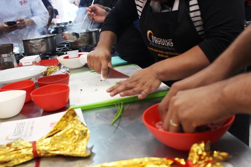 Programa YOCUTA capacita jovens com deficiência por meio da gastronomia