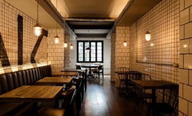 Arquitetura inspirada nos ranchos norte-americanos em meat house gaúcha