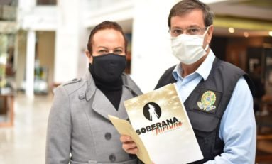 Ministro do turismo recebe projeto do concurso Soberana do Turismo