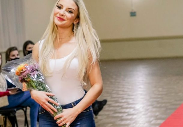 Kauane Pacheco é eleita soberana do Vale da Felicidade