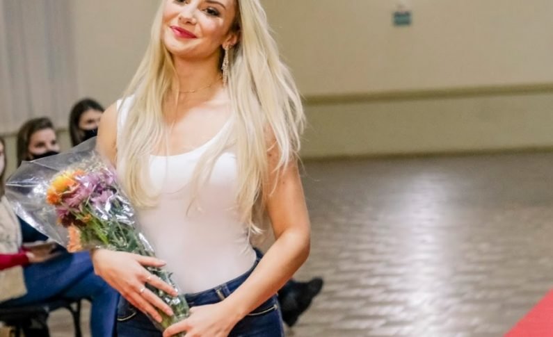 Kauane Pacheco é eleita soberana do Vale da Felicidade