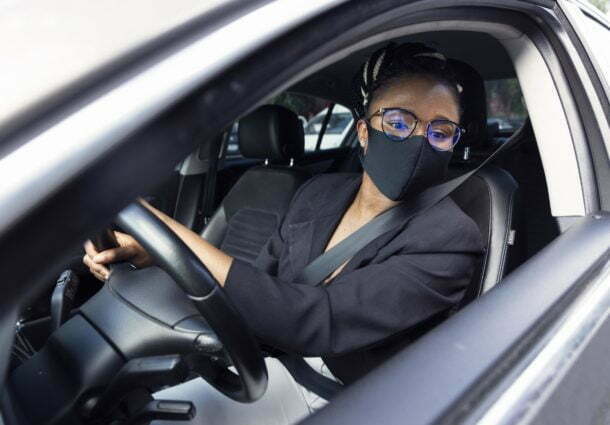 Aplicativo para transporte exclusivo de mulheres chega em Porto Alegre e procura motoristas 