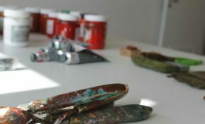 Gravura Galeria de Arte inaugura espaço coworking para artistas em Porto Alegre