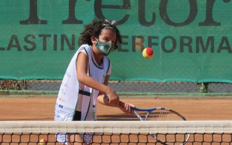 Dia de Doar entrega óculos para crianças atendidas por projeto de Porto Alegre