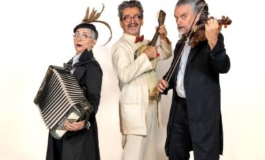 Sbørnia em Revista aø Vivø ao ar livre na frente do Theatro São Pedro