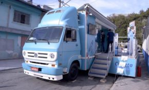 Caminhão da campanha "Caneta da Saúde" chega a Porto Alegre para orientar a população sobre tratamento de diabetes gratuito no SUS