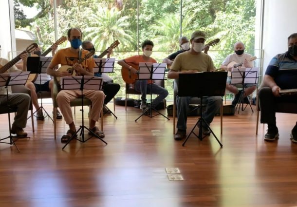 Oficina de Choro abre vagas presenciais e online para aulas gratuitas de instrumentos musicais e composição