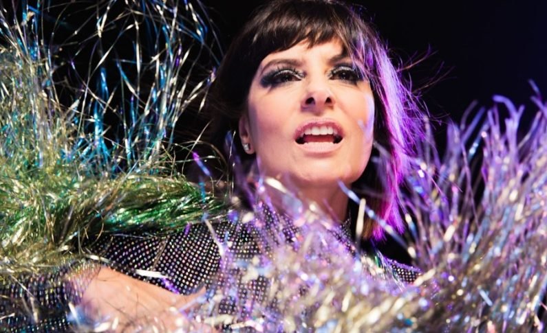 Fernanda Abreu apresenta “30 Anos de Baile” na edição de cinco anos da NEUE no sábado, 02 de julho