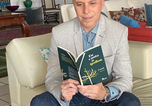 Depois de Brasília, autor gaúcho retorna a Porto Alegre para apresentar seu livro mais recente