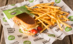 Sim, existe o Dia do Cachorro-Quente e ele é celebrado neste dia 9 de setembro: conheça a versão prensada do ÔXiss  